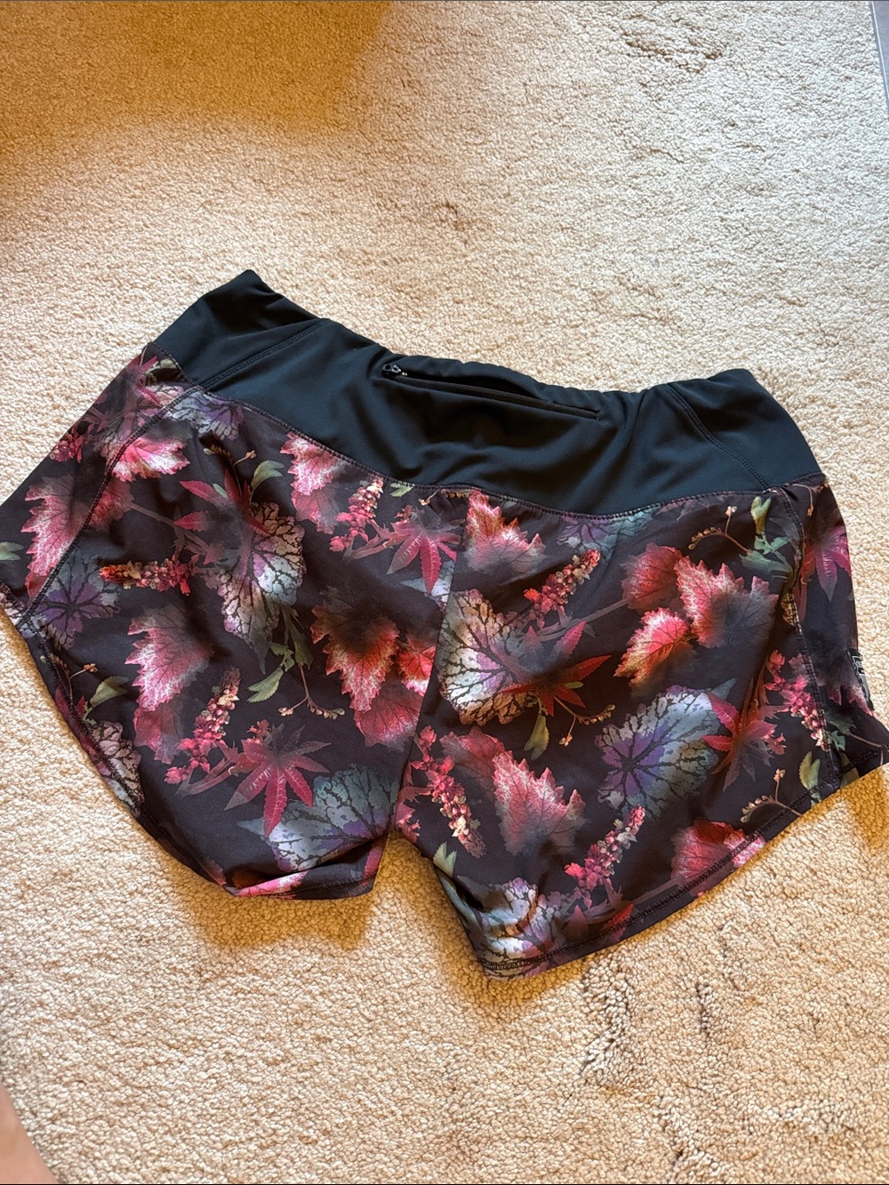 Oiselle Roga Shorts Autumn Foliage Print - Picture 6 of 10